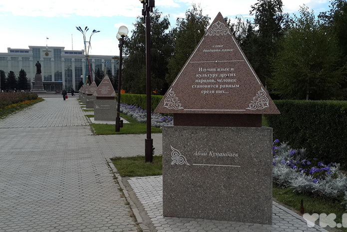 Слова в камне